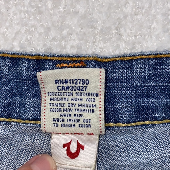 True Religion “Joey” Light Wash Raw Hem Shorts Size 26 💙 LIKE NEW! 💙 - Picture 14 of 15